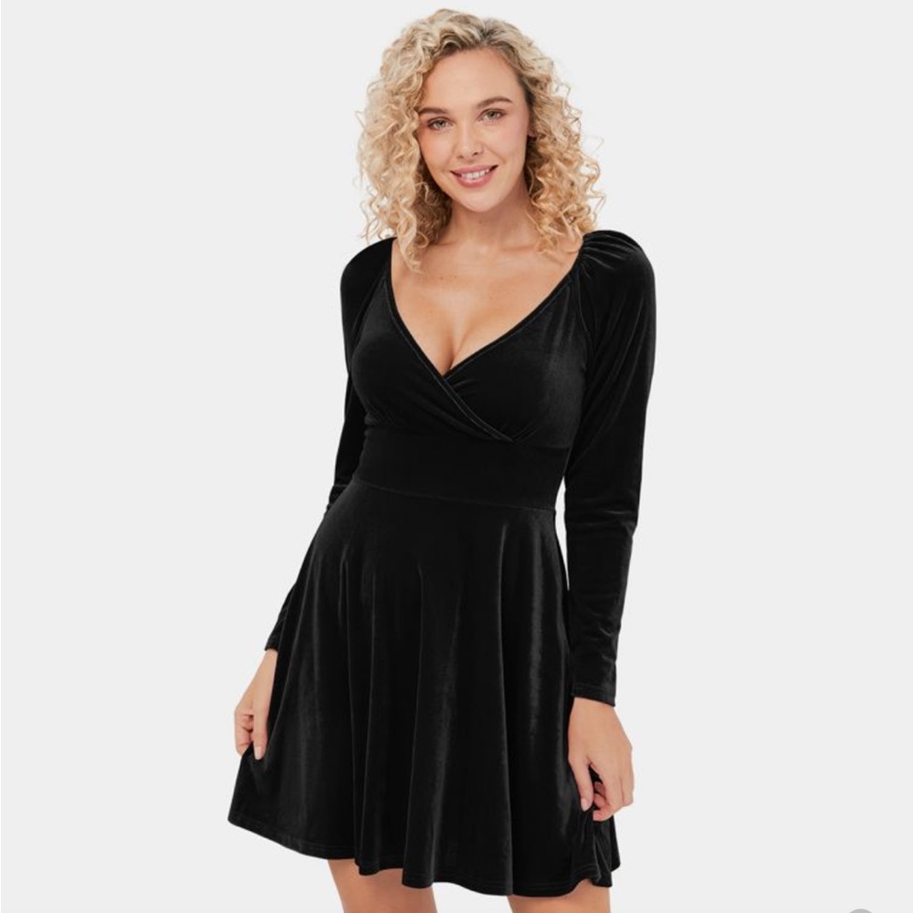 Halara V Neck Plicated Side Zipper Mini Flare Casual Dress Black Size L NWT